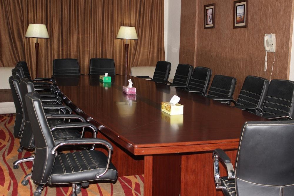 City Center Hotel Mawalih Екстер'єр фото