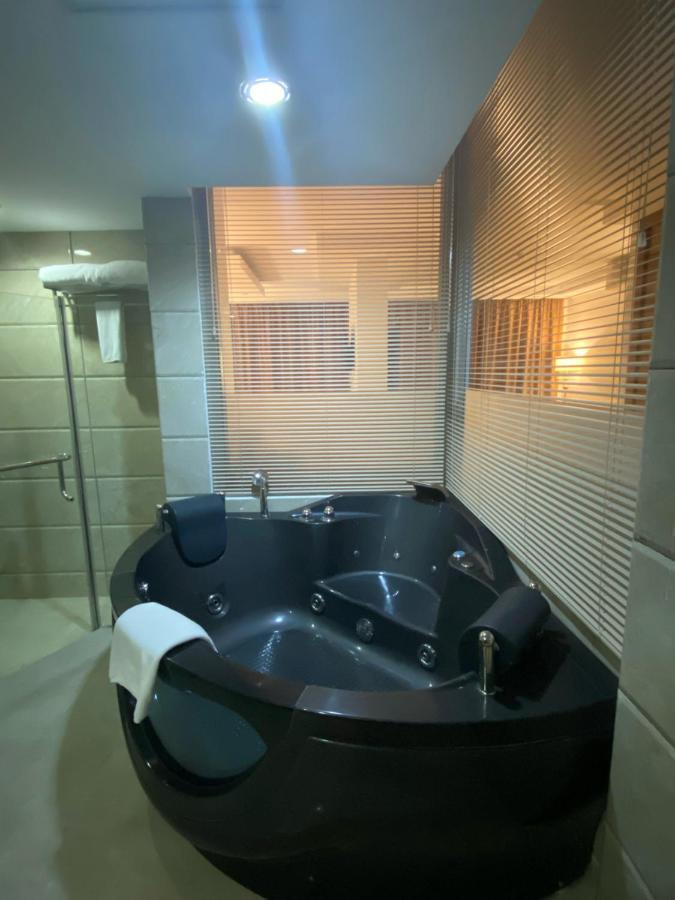 City Center Hotel Mawalih Екстер'єр фото